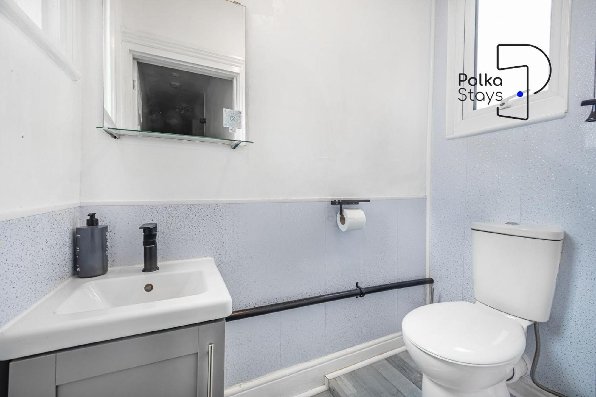 Polkadot Winter Gardens - Large Modern Apartments In Blackpool By Polkastays Exterior foto