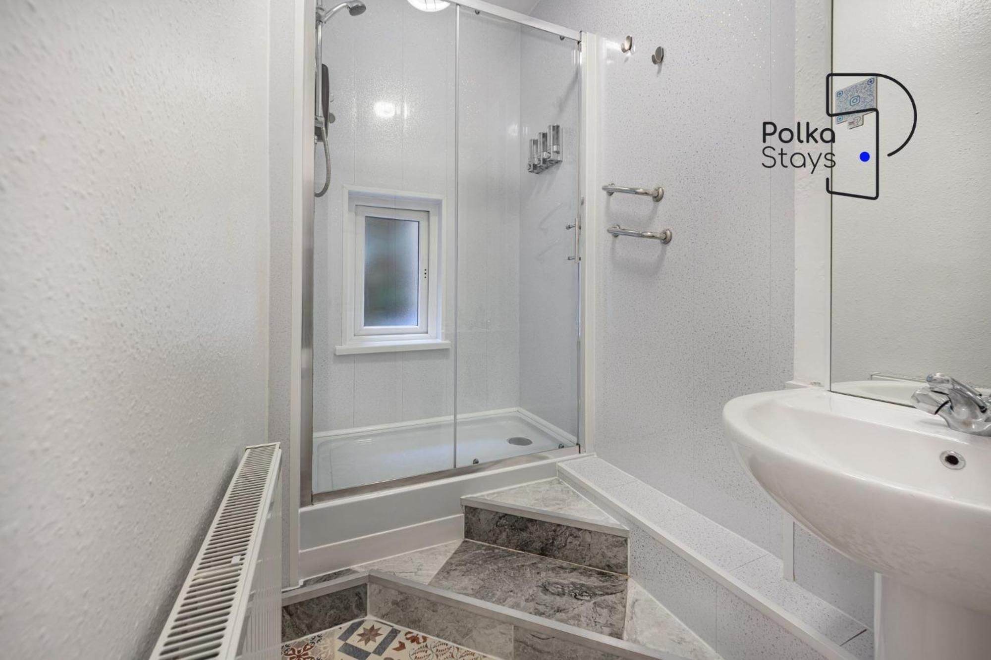 Polkadot Winter Gardens - Large Modern Apartments In Blackpool By Polkastays Exterior foto